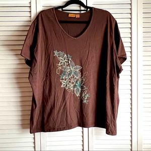 North Crest short-sleeve brown tee with floral design